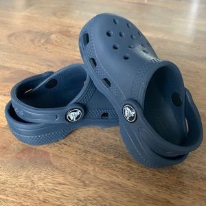 Crocs Child Classic Clogs Toddler size 6 in Navy